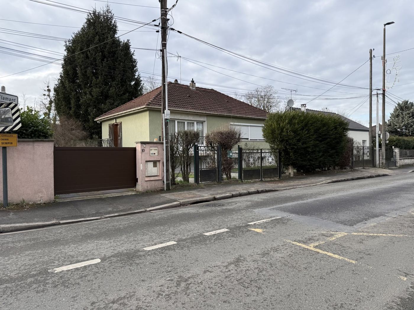 Extension contemporaine d'une maison à Chelles (77) — permis de construire par Construisez
