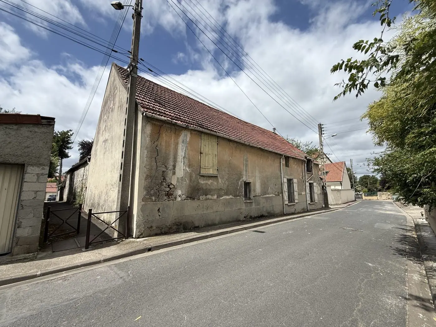 Relevé de mesure sur site d'un bâtiment existant pour préparer un dossier d'urbanisme en Île-de-France