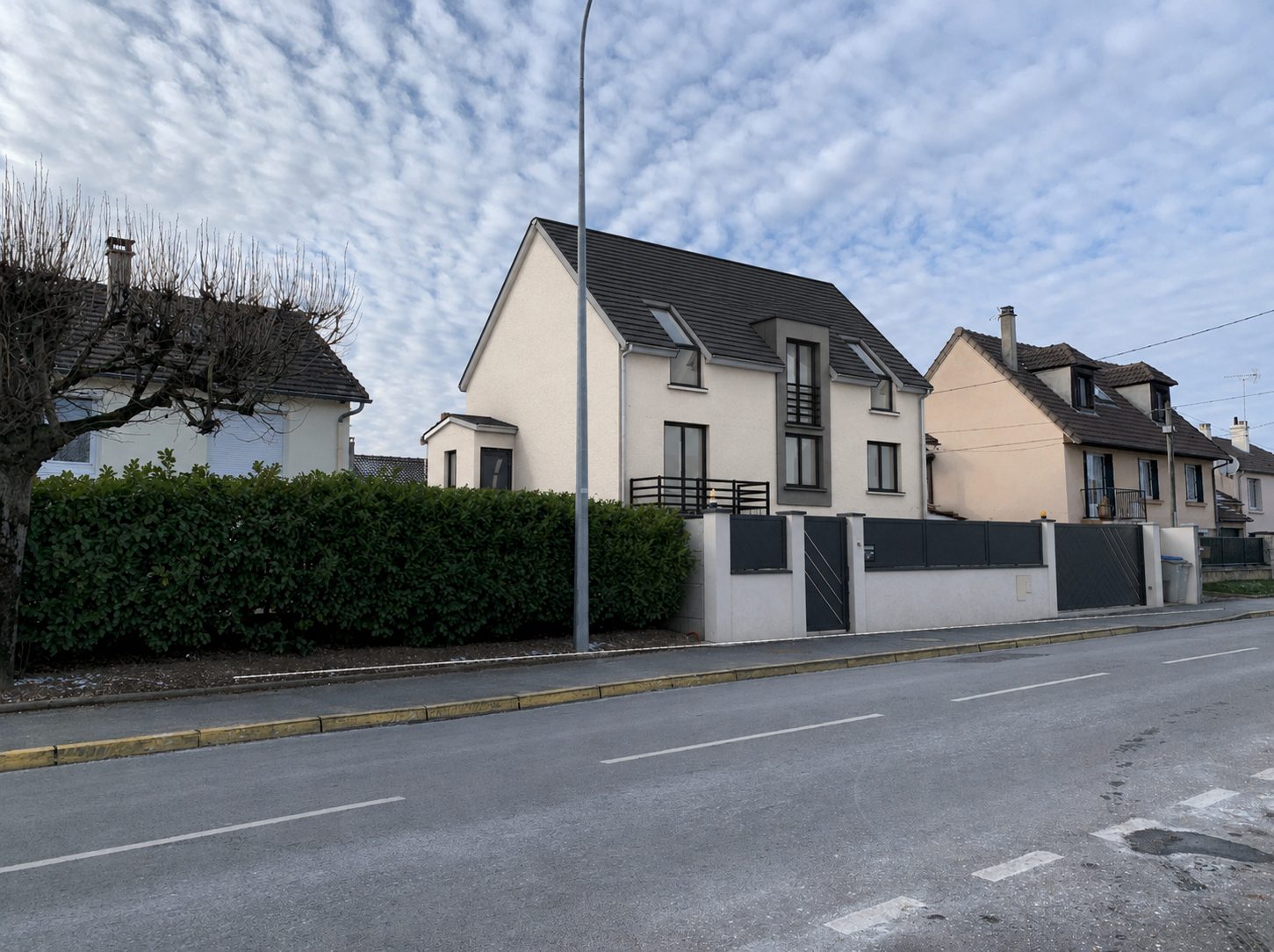 Surélévation réalisée à Roissy-en-Brie (77) — conforme à l'insertion 3D du dossier