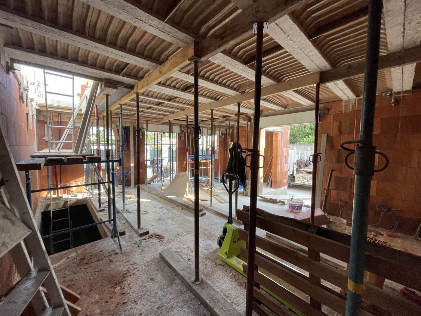 Plancher et étaiement d'une construction suivie par Construisez
