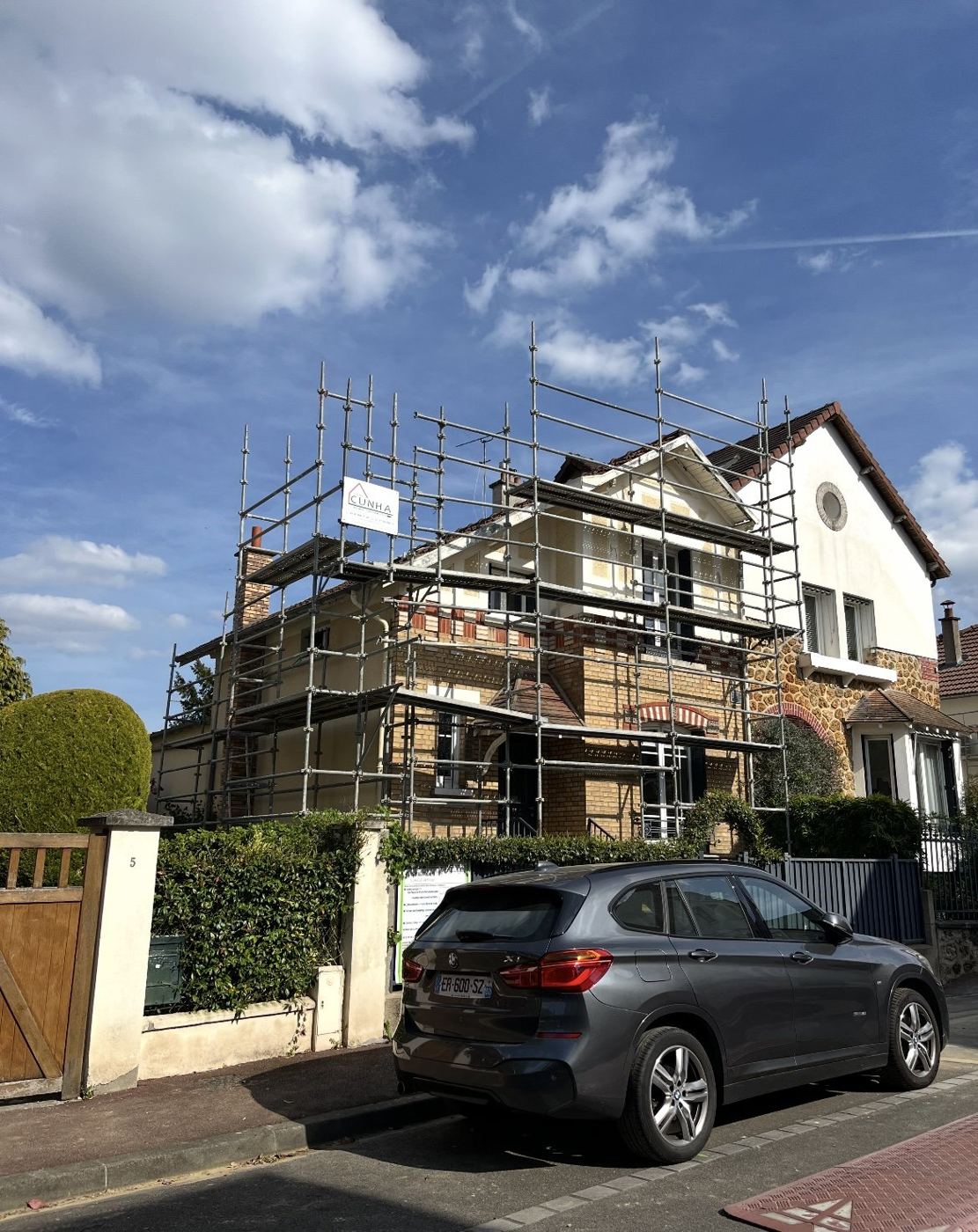 Chantier de surélévation d'une meulière à Ville-d'Avray (92)
